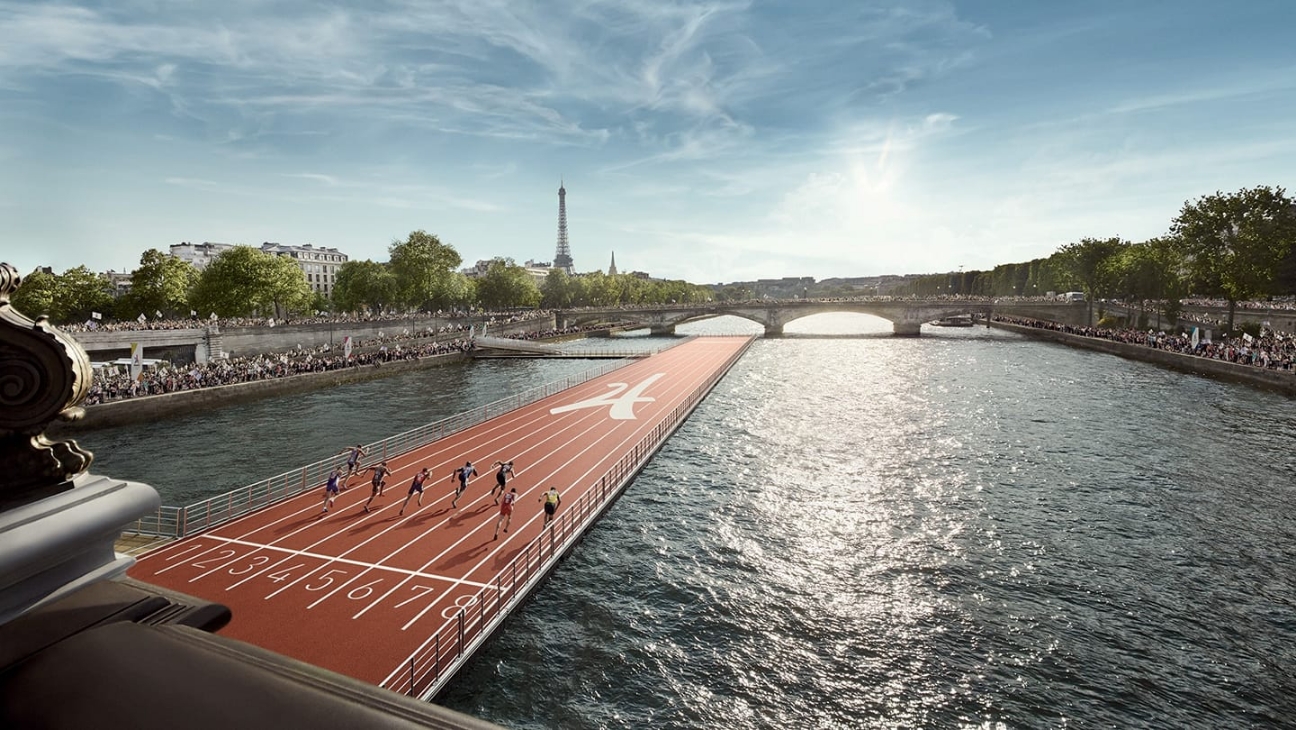 Course sur un terrain installé sur la Seine à Paris